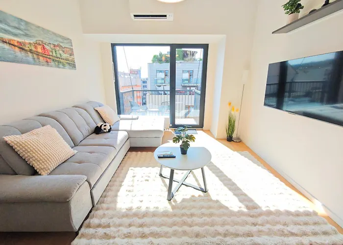 City Center Comfort Apartment, Balcony, Parking!